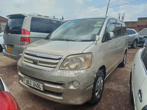 Toyota Noah 2005 Gold