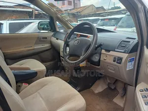 Toyota Noah 2005 Gold