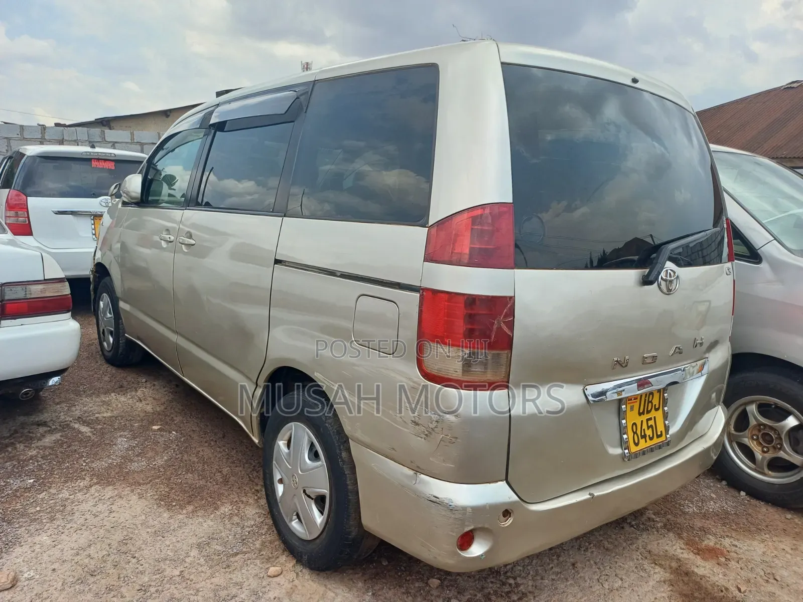 Toyota Noah 2005 Gold