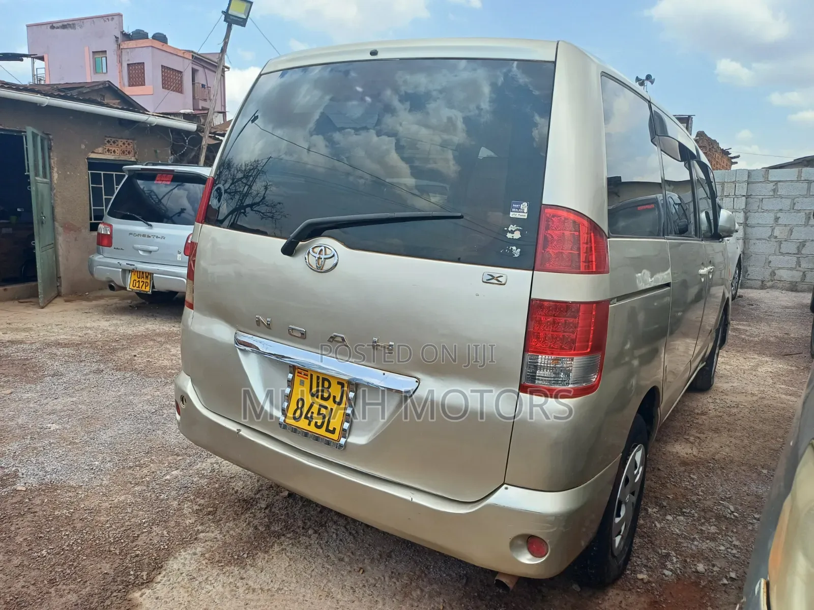 Toyota Noah 2005 Gold