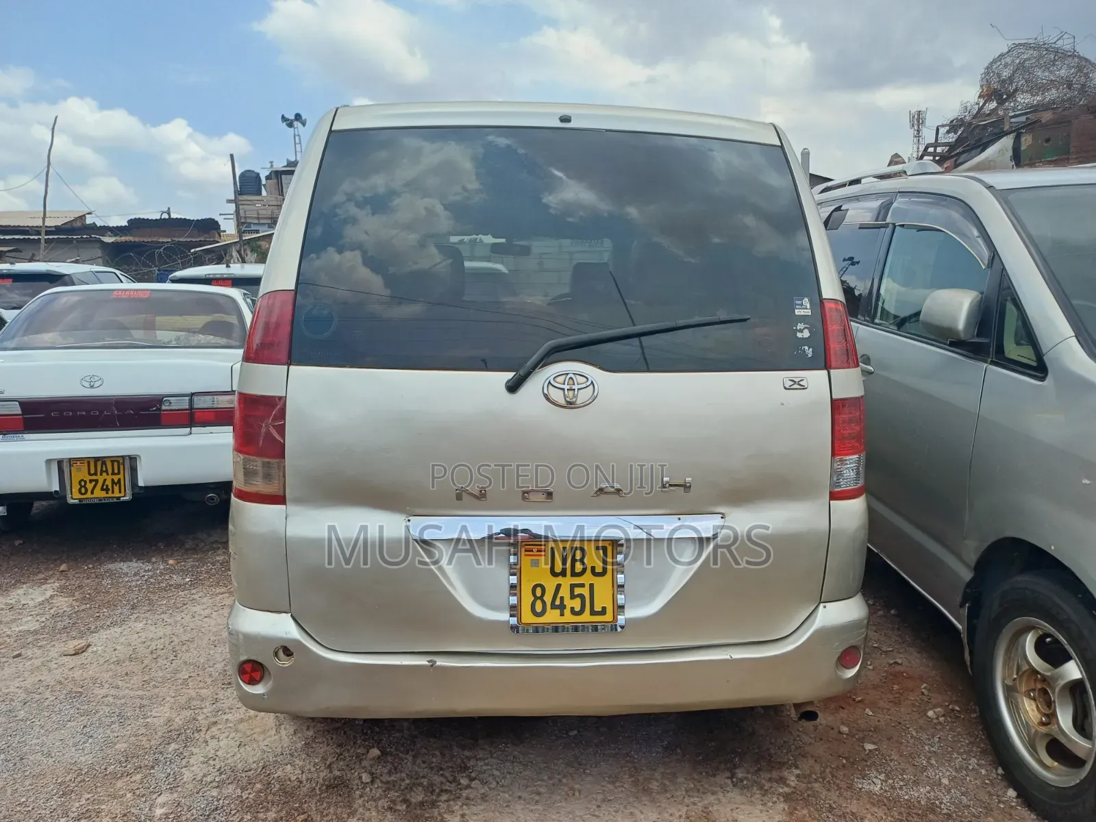 Toyota Noah 2005 Gold