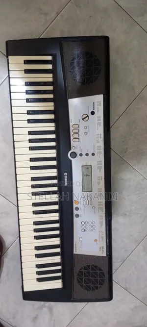 Yamaha Piano PSR E203