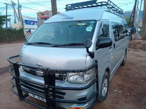 Toyota HiAce 2013 Silver