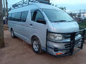Toyota HiAce 2013 Silver