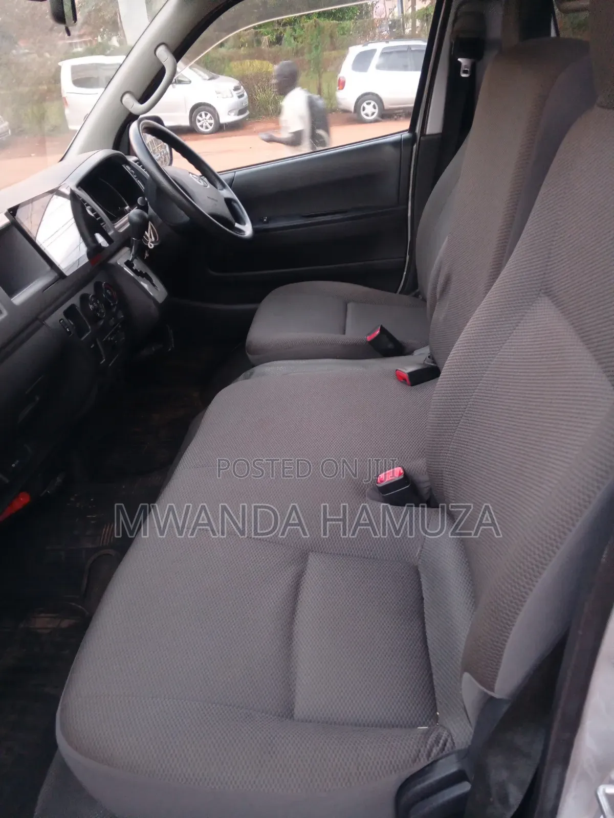 Toyota HiAce 2013 Silver