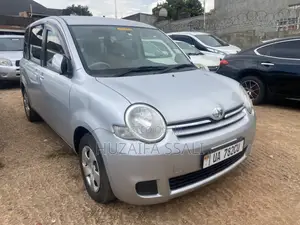 Toyota Sienta 2012 White
