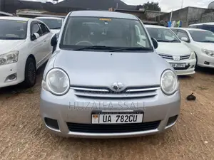 Toyota Sienta 2012 White