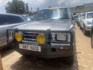 Toyota Hilux 2.5 Cab 2005 Gray