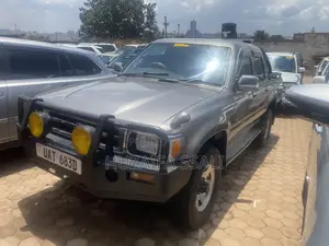 Toyota Hilux 2.5 Cab 2005 Gray