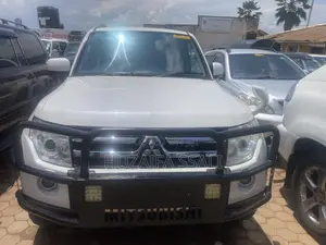 Mitsubishi Pajero 2010 White