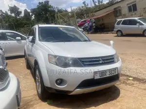 Mitsubishi Outlander 2010 White
