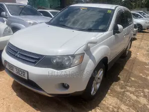 Mitsubishi Outlander 2010 White