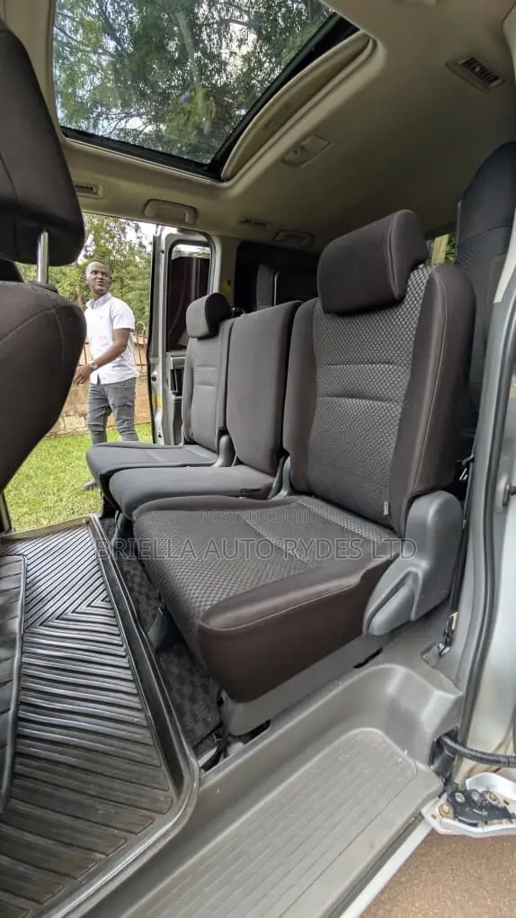 Toyota Noah 2012 Black