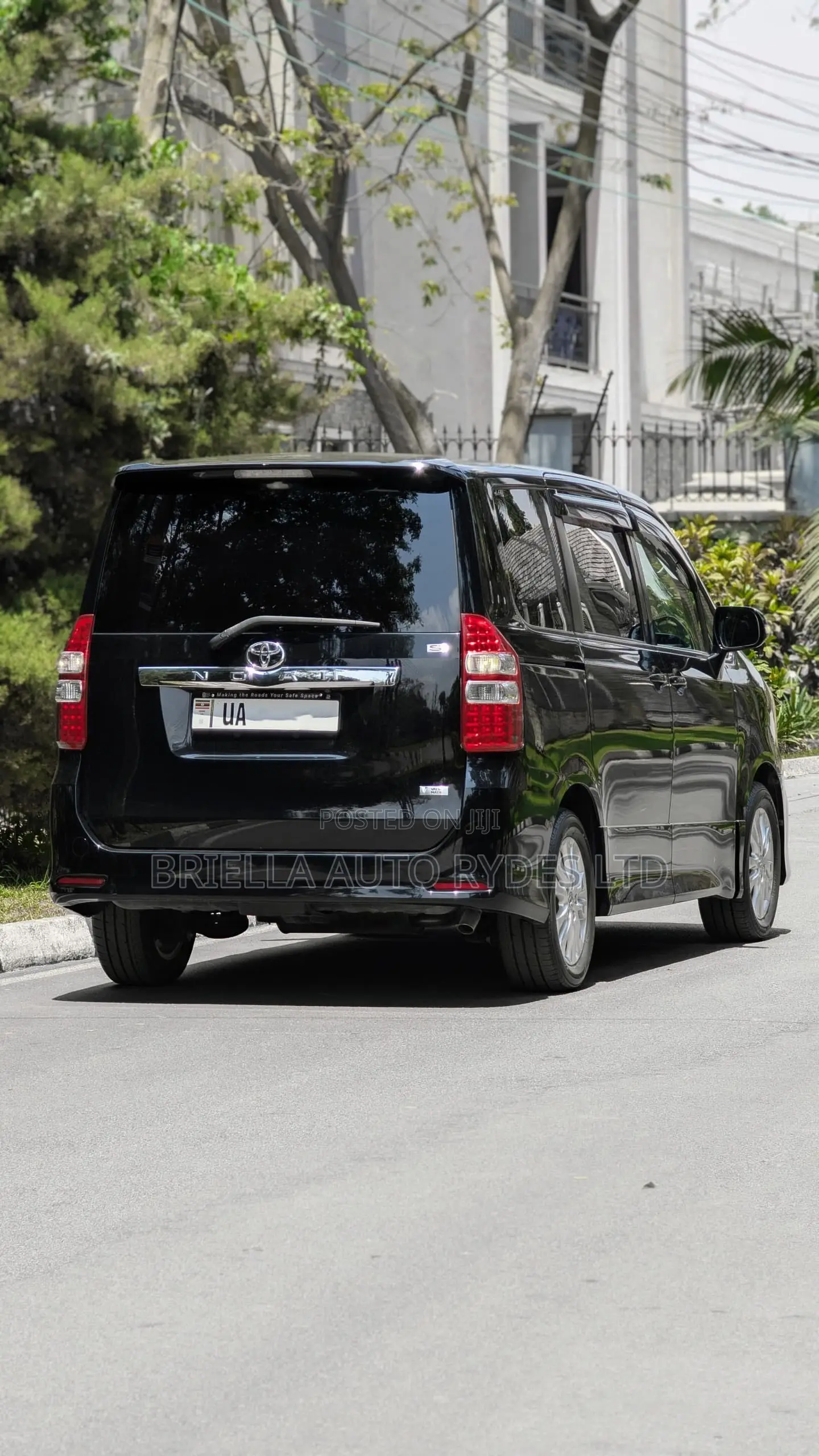 Toyota Noah 2012 Black