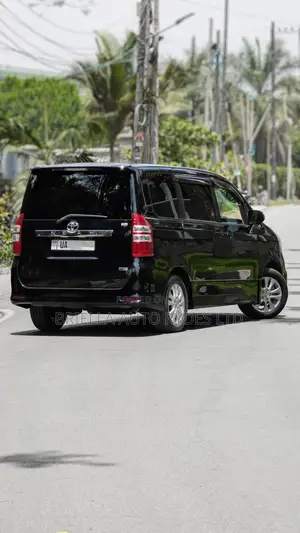 Toyota Noah 2012 Black