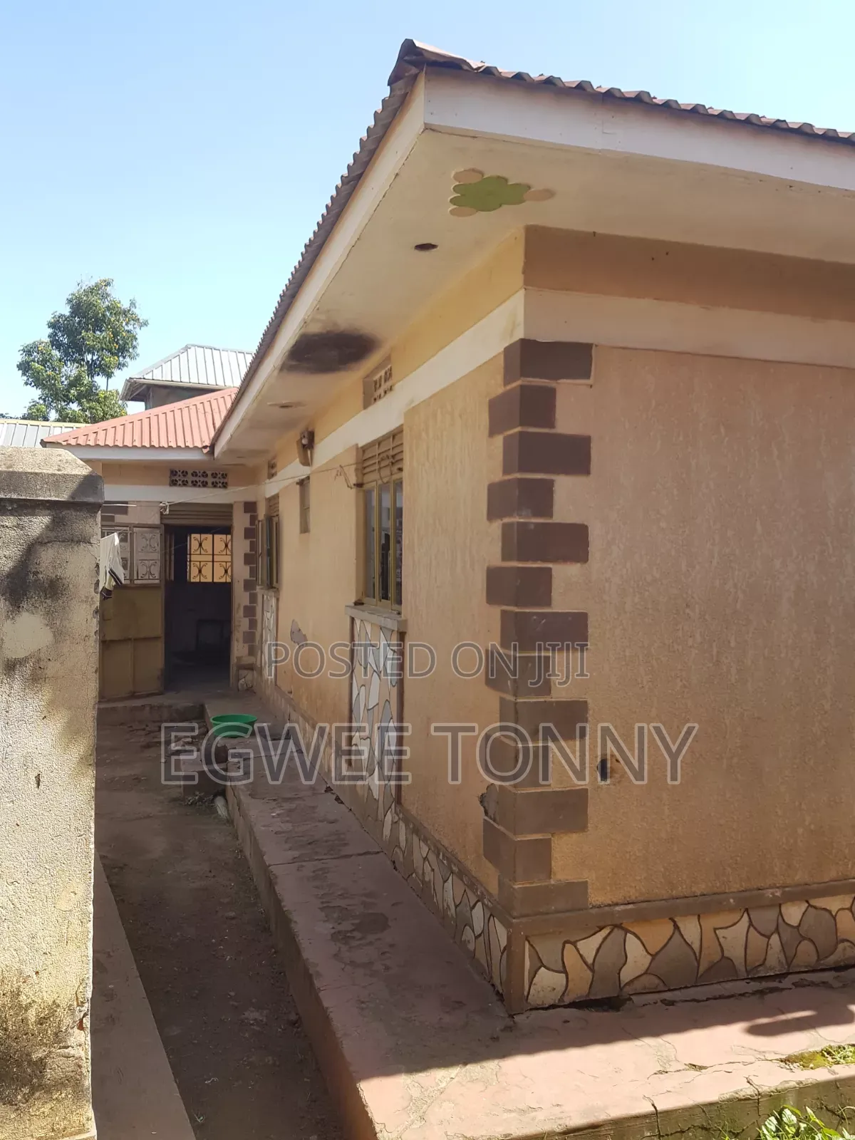 Furnished 5bdrm House in Odoko Mit..., Lira for sale