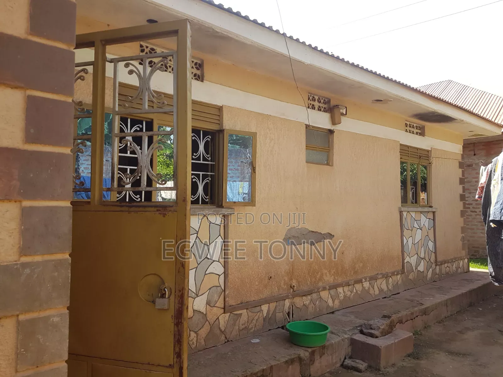 Furnished 5bdrm House in Odoko Mit..., Lira for sale