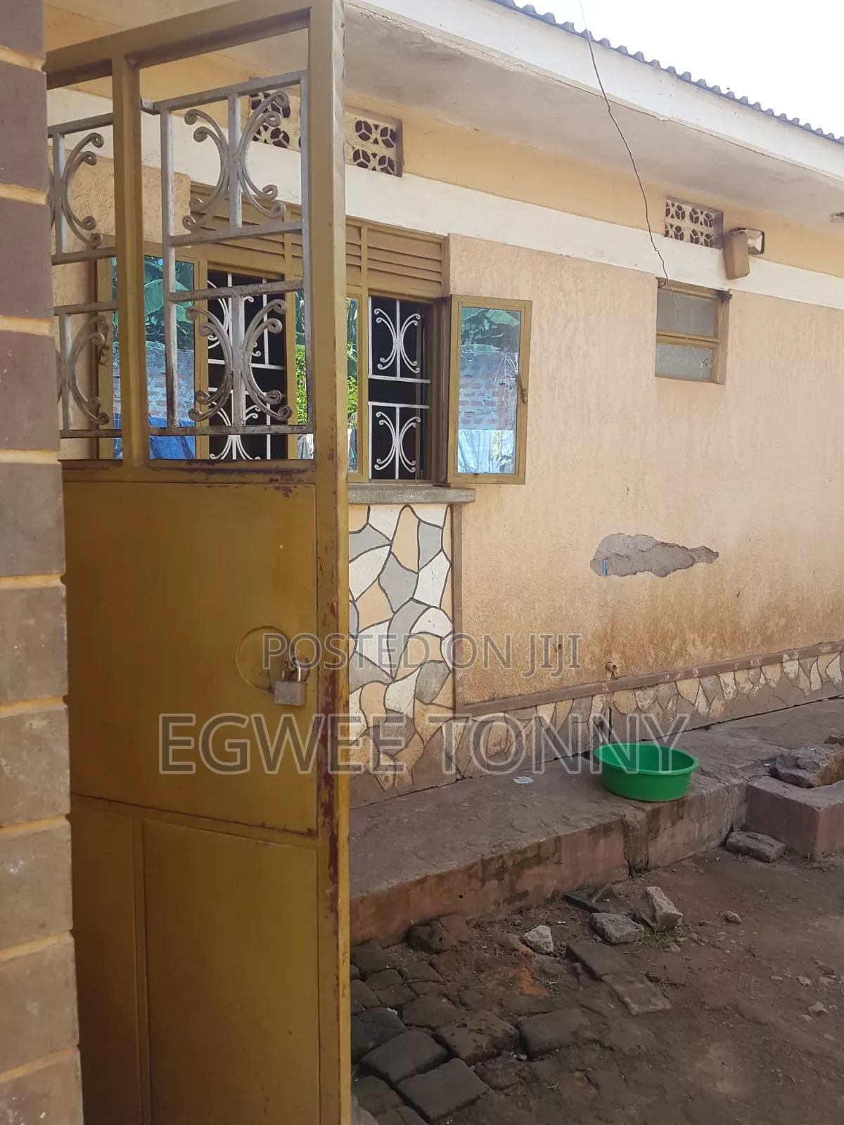 Furnished 5bdrm House in Odoko Mit..., Lira for sale
