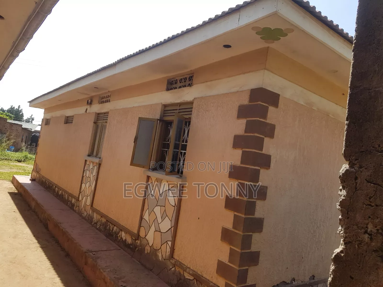 Furnished 5bdrm House in Odoko Mit..., Lira for sale