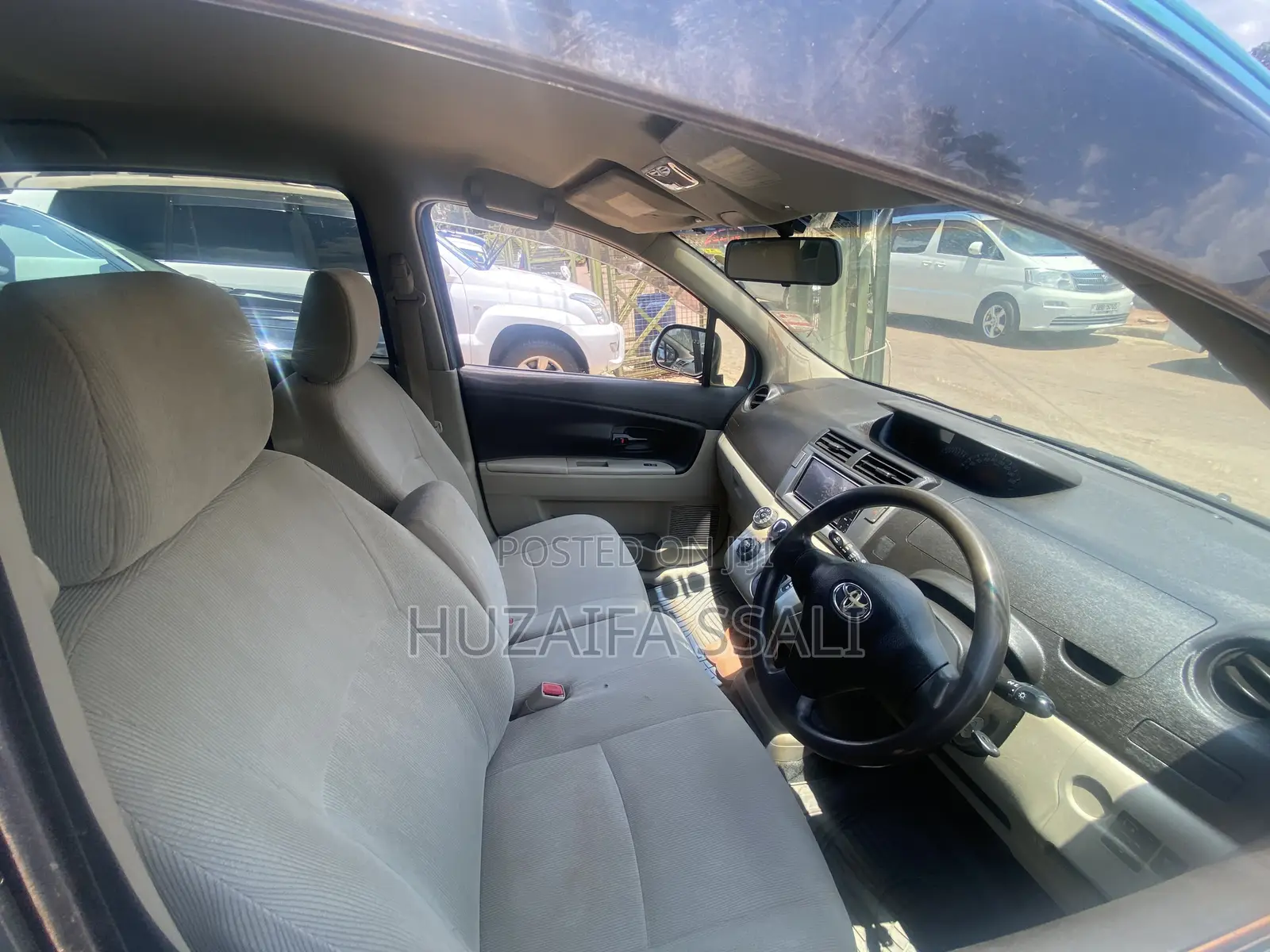 Toyota Ractis 2010 Blue