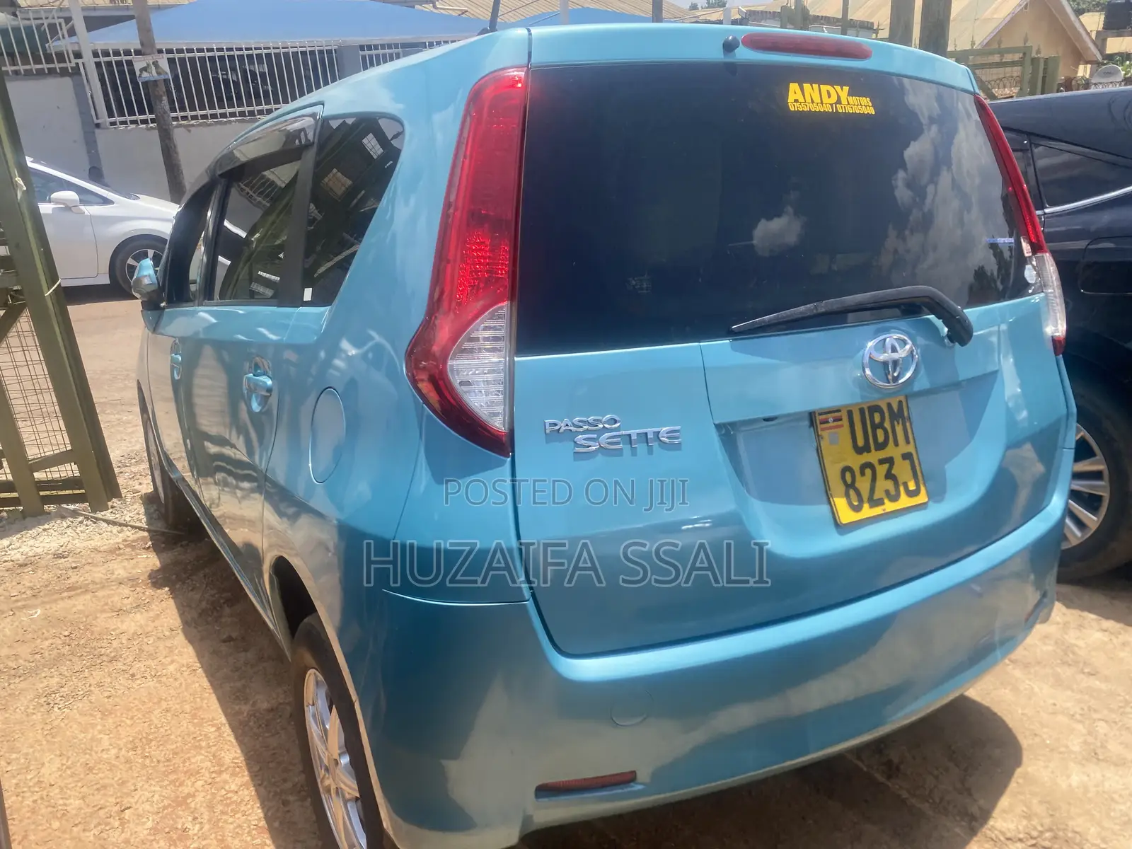 Toyota Ractis 2010 Blue