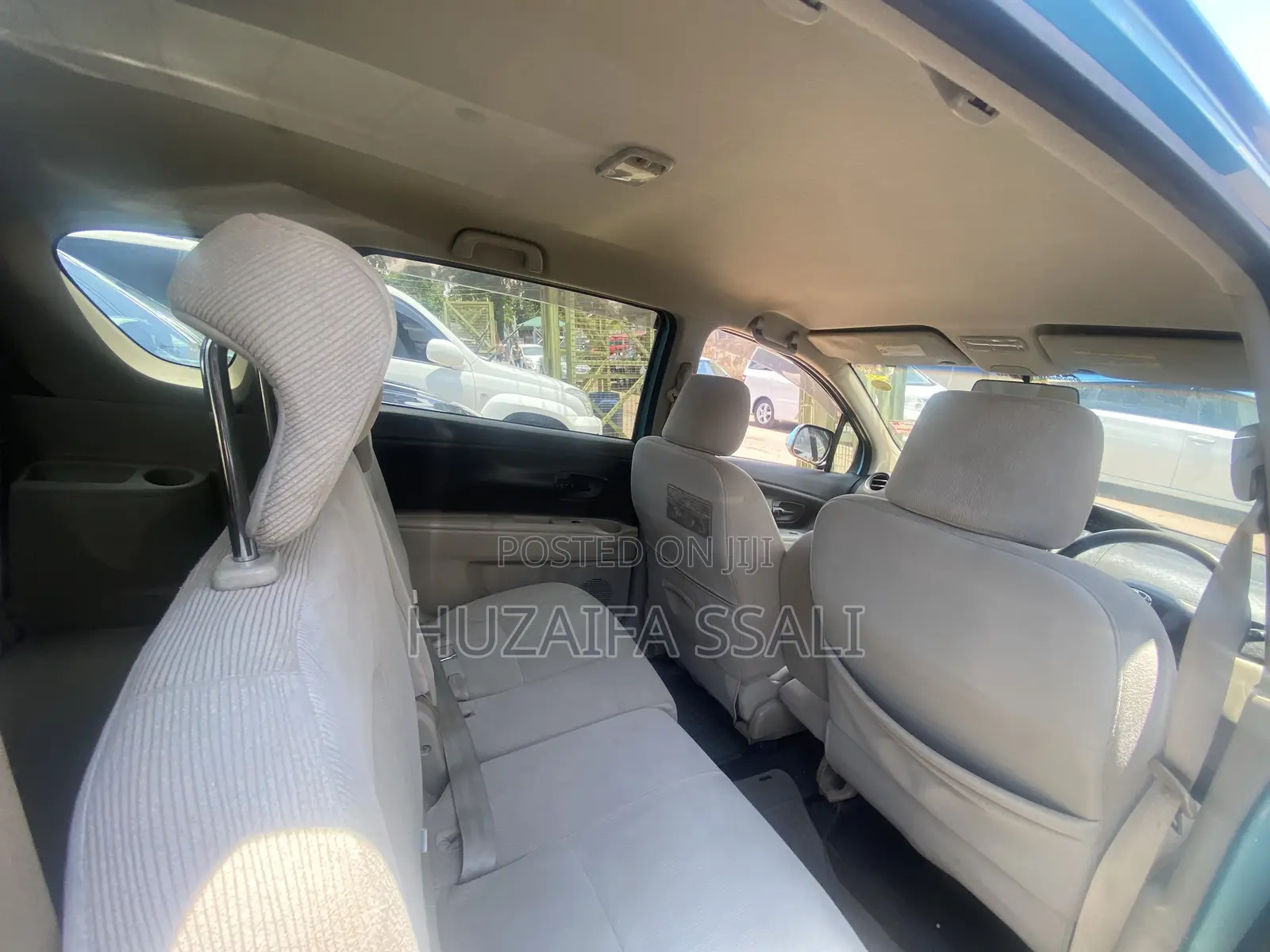 Toyota Ractis 2010 Blue