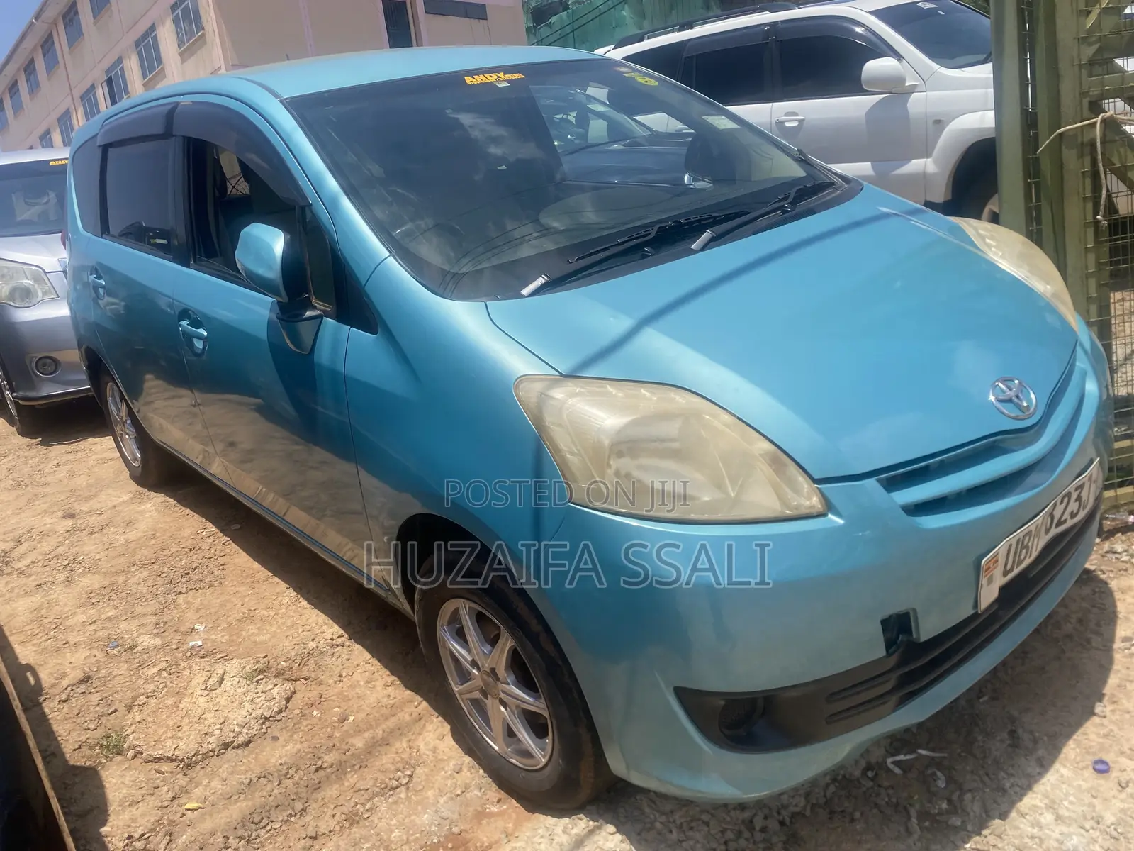 Toyota Ractis 2010 Blue