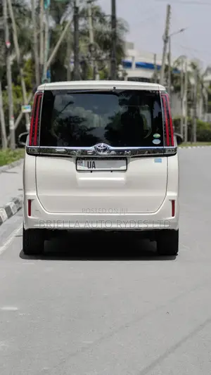 Toyota Noah 2018 White