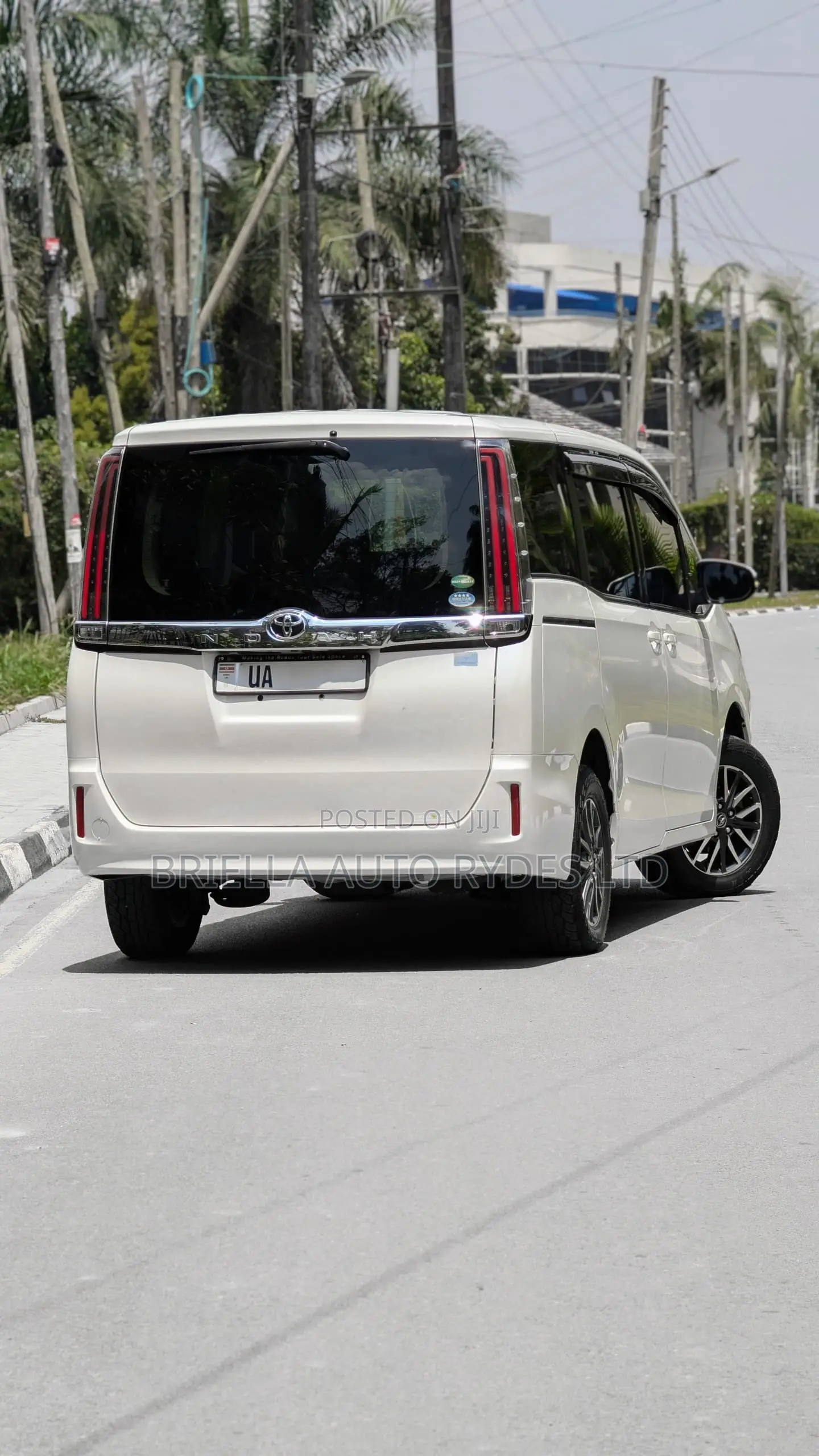 Toyota Noah 2018 White