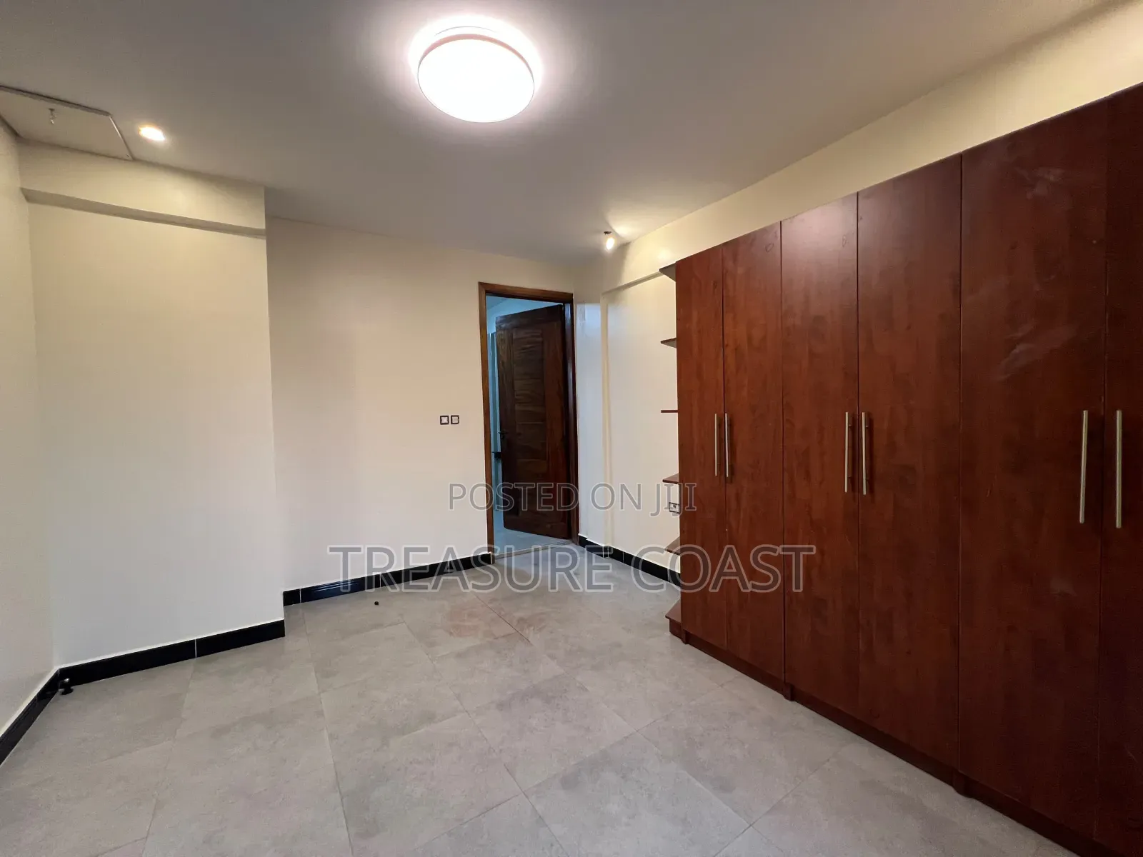 3bdrm Duplex in Nakawa for sale
