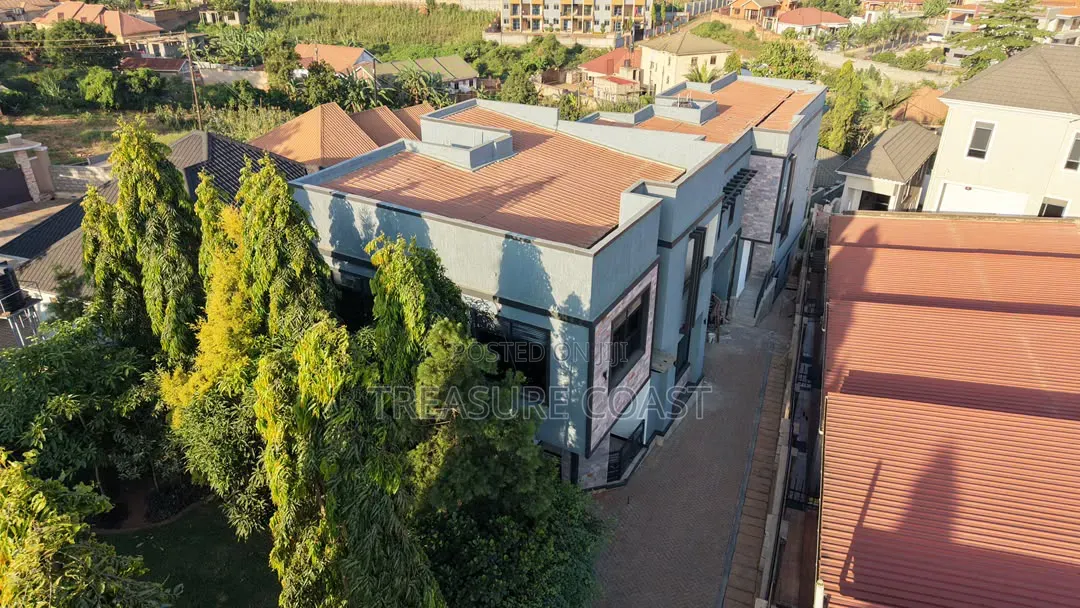 3bdrm Duplex in Nakawa for sale