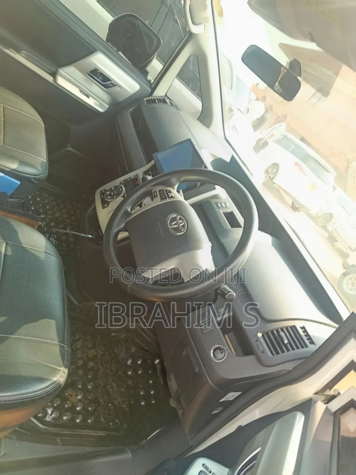 Toyota Noah 2013 White