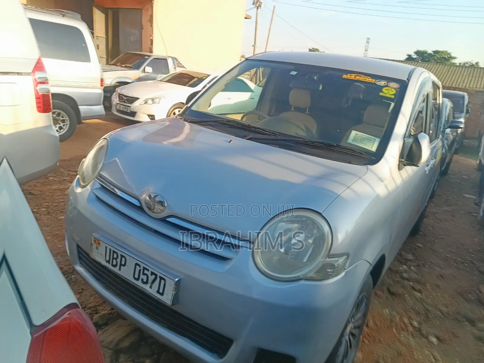 Toyota Sienta 2012 Silver