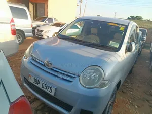 Toyota Sienta 2012 Silver
