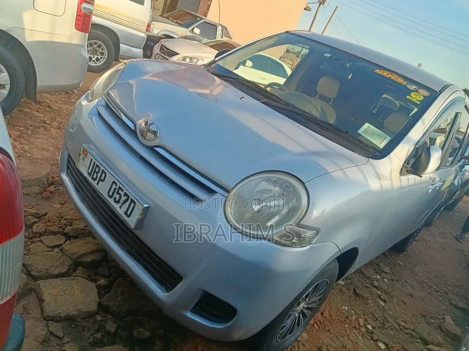 Toyota Sienta 2012 Silver