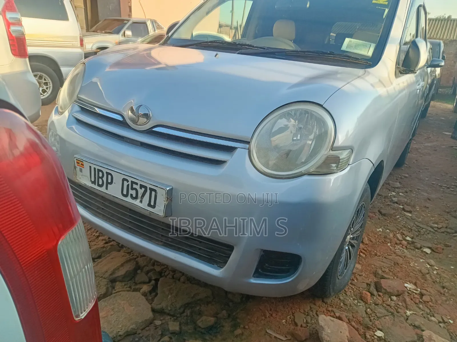 Toyota Sienta 2012 Silver