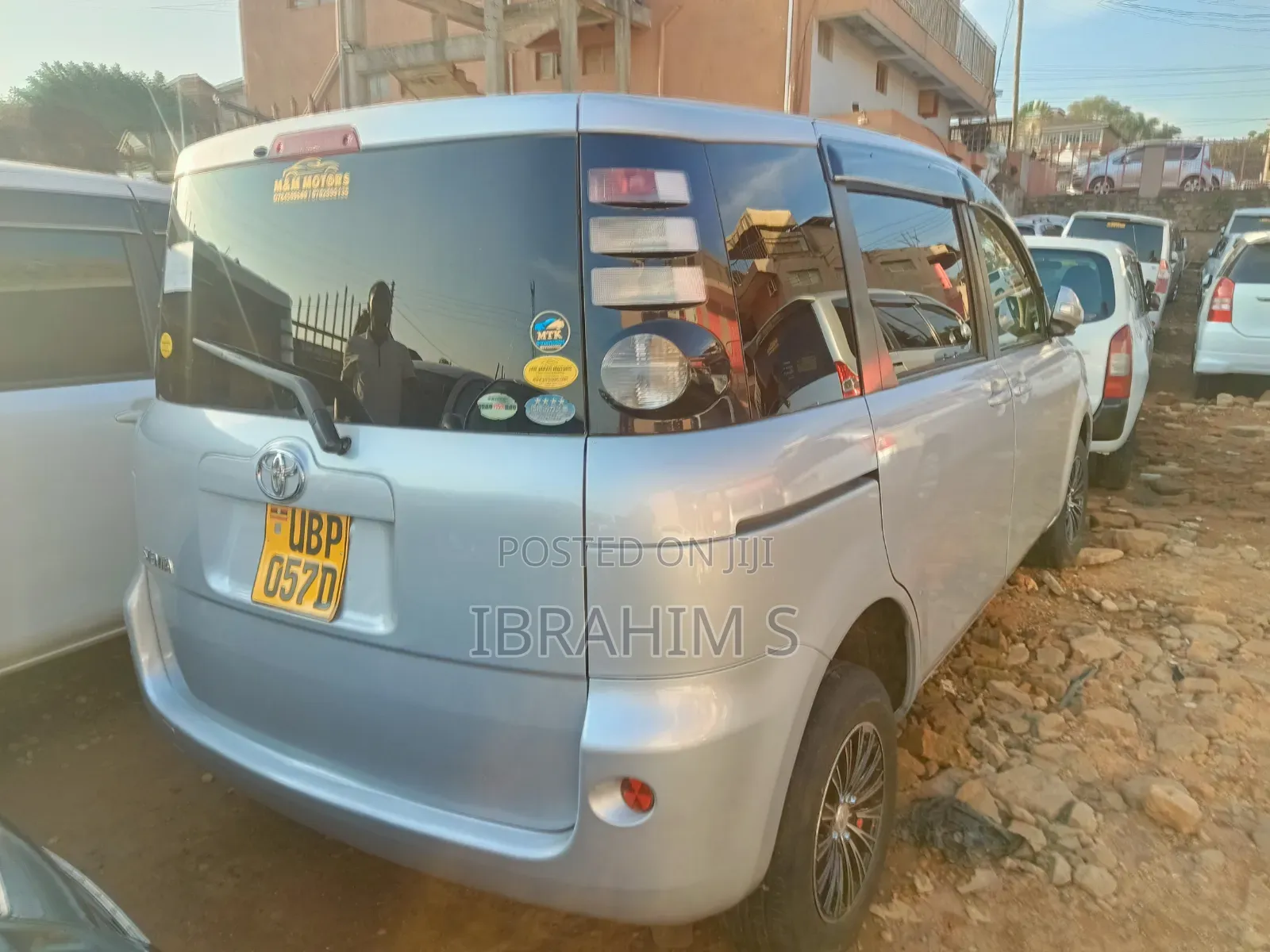 Toyota Sienta 2012 Silver