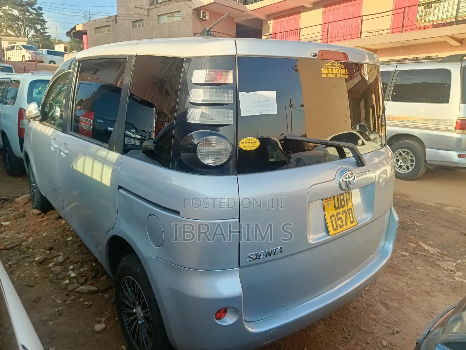 Toyota Sienta 2012 Silver