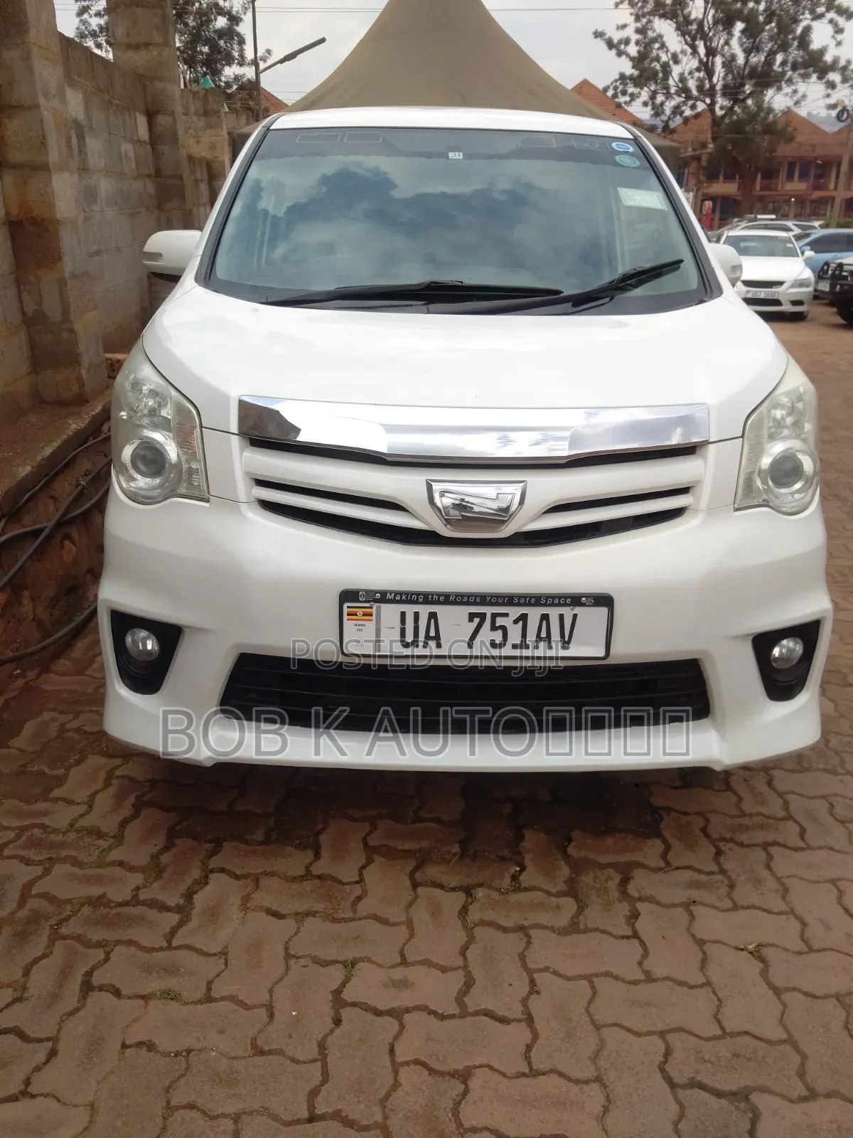 Toyota Noah 2013 White