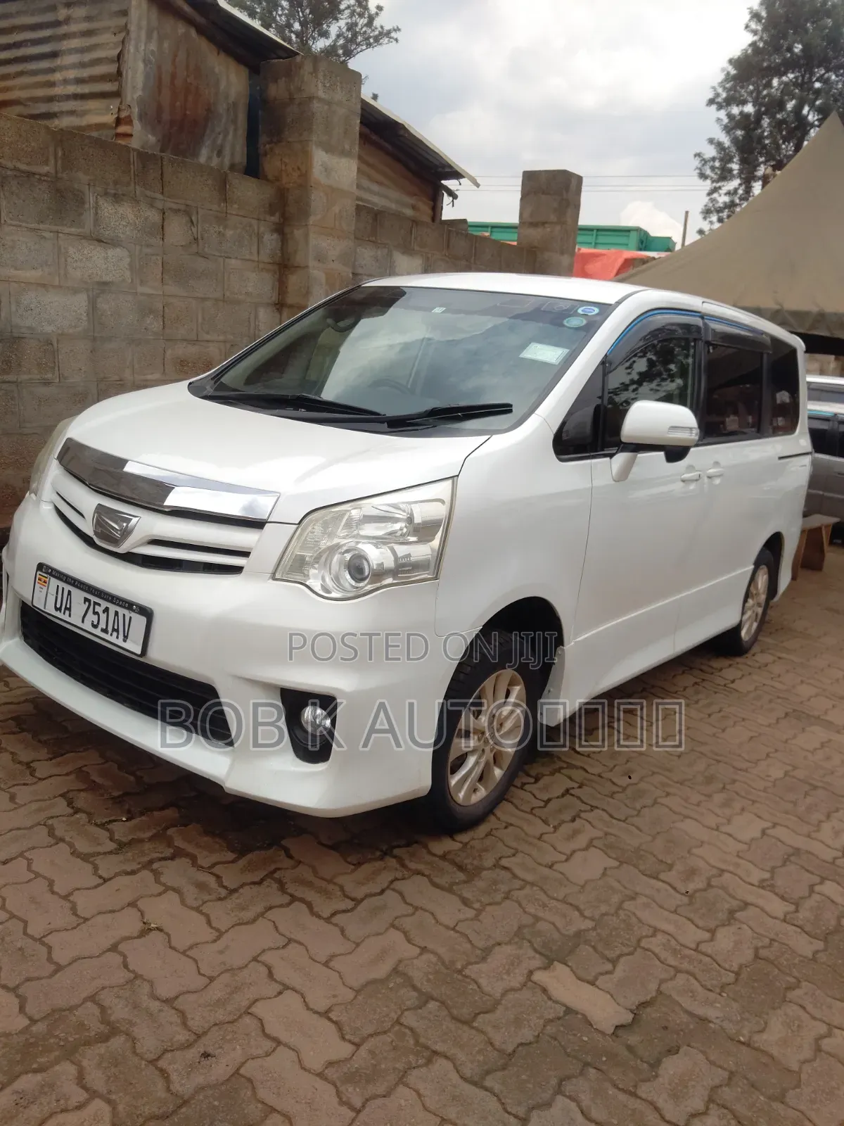 Toyota Noah 2013 White