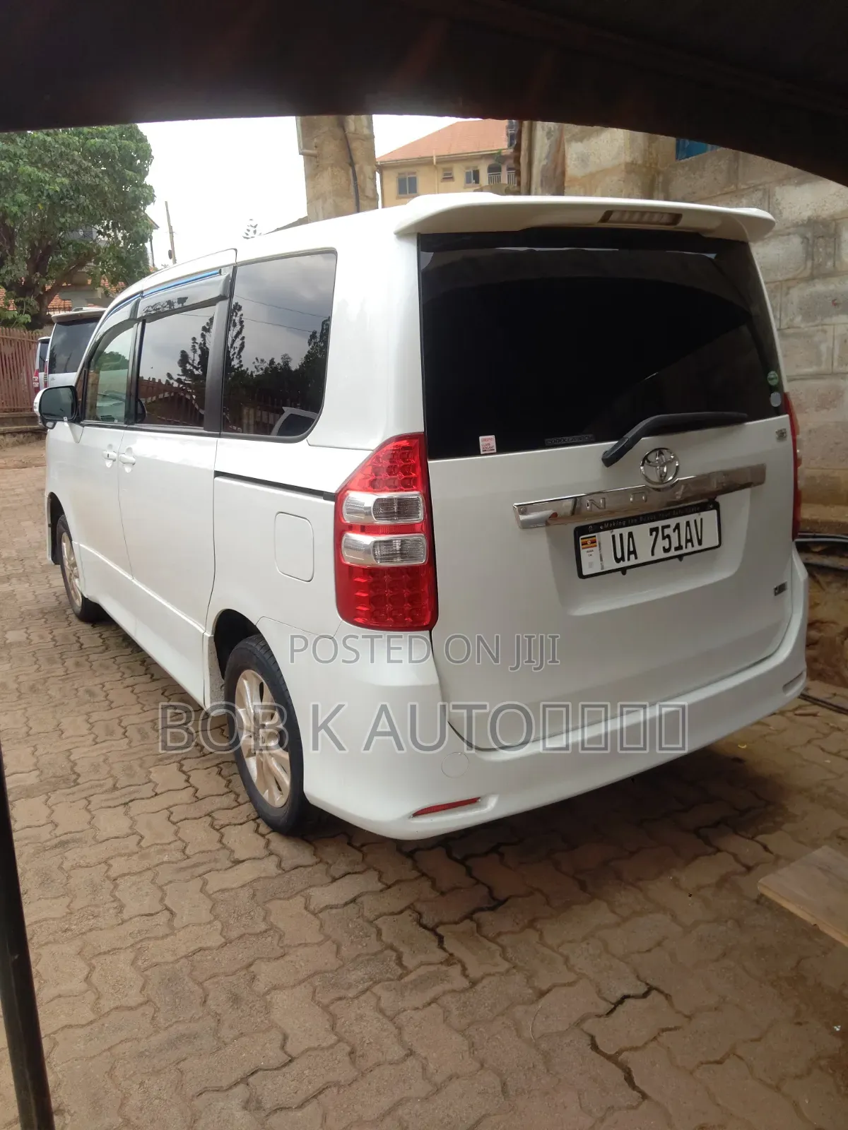 Toyota Noah 2013 White