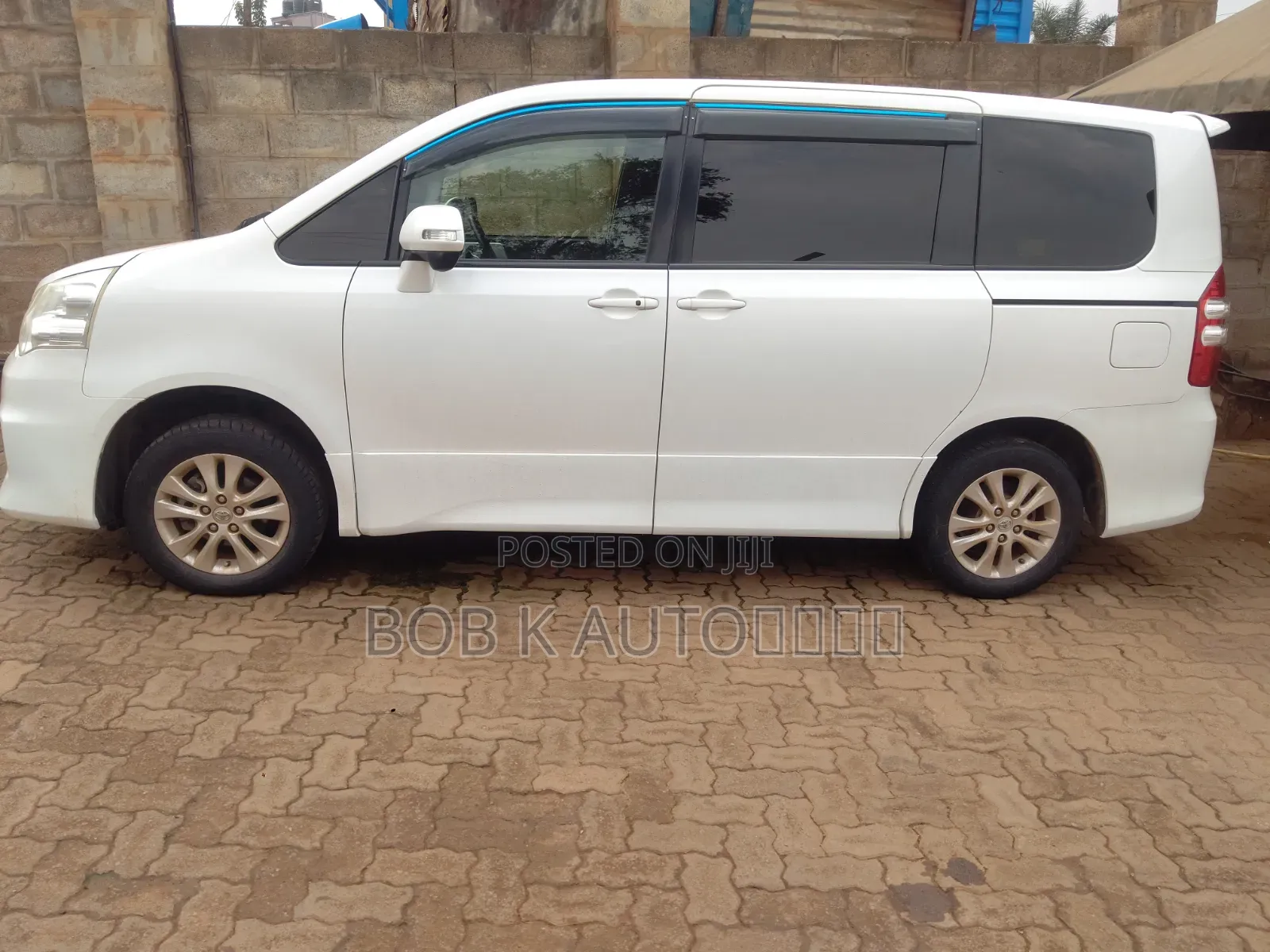 Toyota Noah 2013 White
