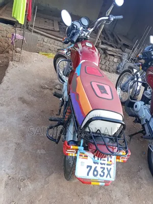 Bajaj Boxer 100 2025 Red