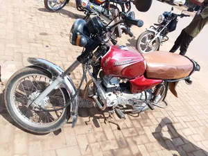 Bajaj Boxer 100 2018 Red