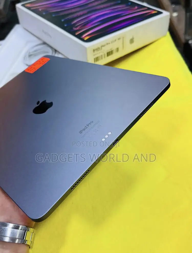 Apple iPad Pro 12.9 (2022) 2 TB Gray