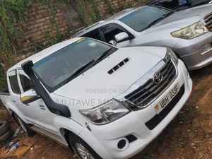 Toyota Hilux 2012 White