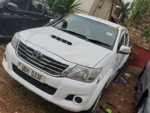 Toyota Hilux 2012 White