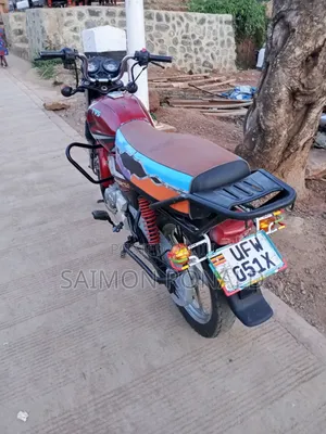 TVS HLX 125 2018 Red