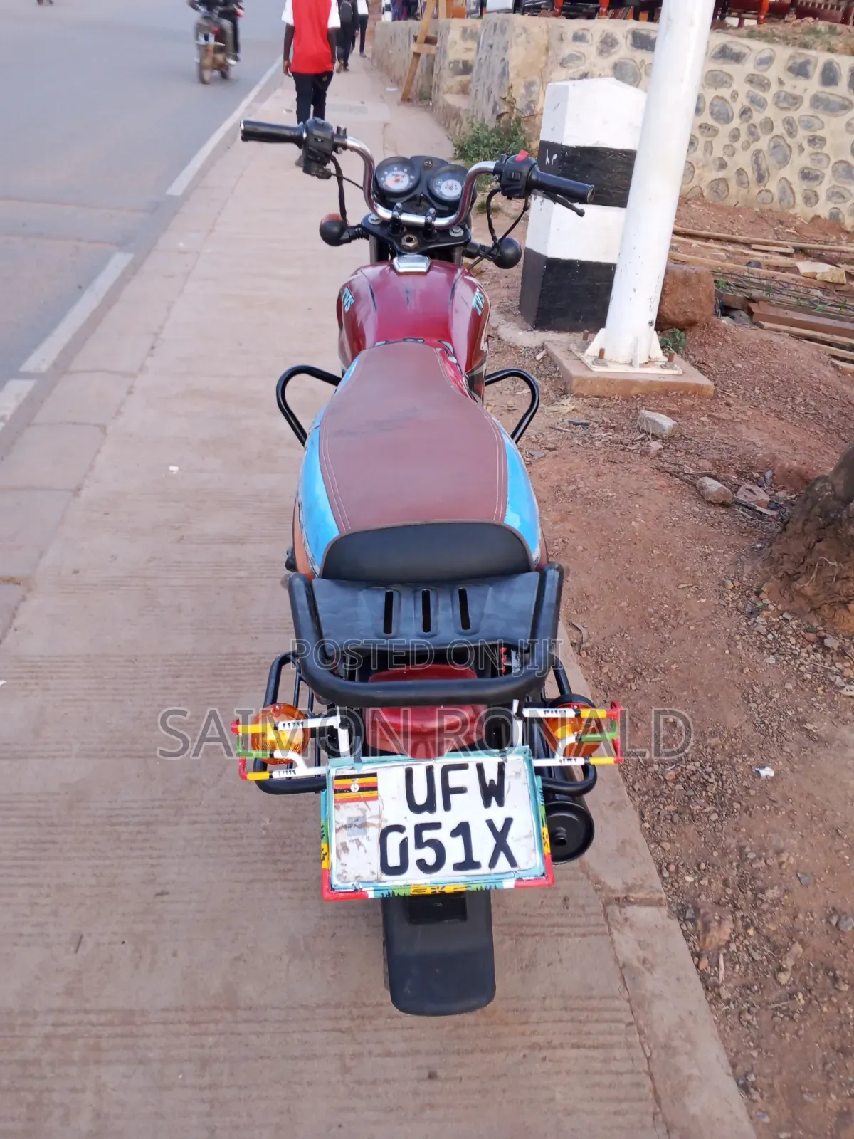 TVS HLX 125 2018 Red