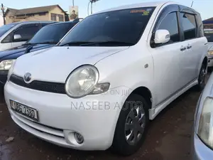 Toyota Sienta 2006 White
